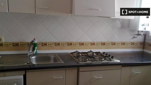 Zimmer zu vermieten in einer schönen Wohngemeinschaft in Sevilla