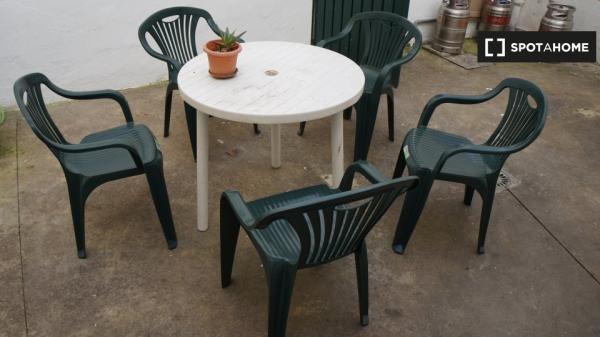 Zimmer zu vermieten in einer schönen Wohngemeinschaft in Sevilla