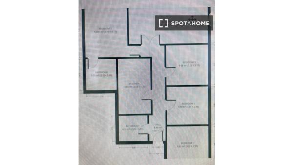 Gran habitación en un apartamento de 5 dormitorios en Abando, Bilbao