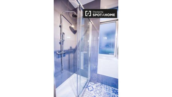 Amplia habitación en apartamento de 3 dormitorios en Uribarri, Bilbao