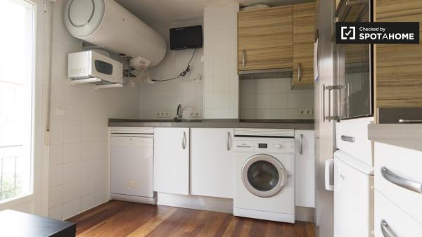 Habitación para alquilar en un apartamento de 4 dormitorios en la tranquila Rekalde