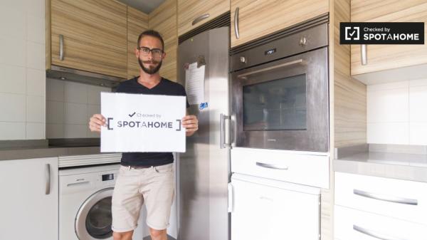 Habitación para alquilar en un apartamento de 4 dormitorios en la tranquila Rekalde