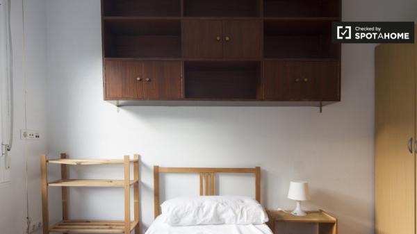 Habitación para alquilar en un apartamento de 4 dormitorios en la tranquila Rekalde