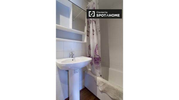 Habitación para alquilar en un apartamento de 4 dormitorios en la tranquila Rekalde