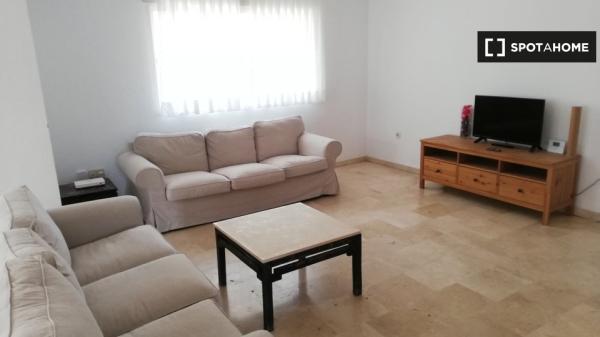 Habitación en piso compartido en villanueva de la cañada.