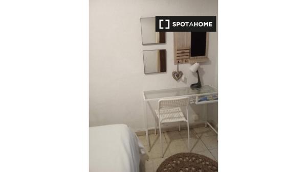 Chambre dans un appartement de 4 chambres à Malaga