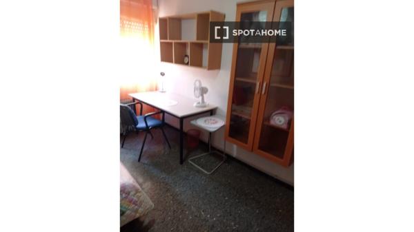 Room in shared apartment in Jaén