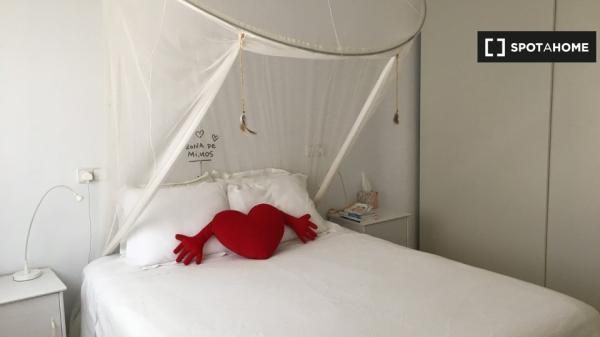 Habitación en apartamento de 3 dormitorios en Badalona, Barcelona