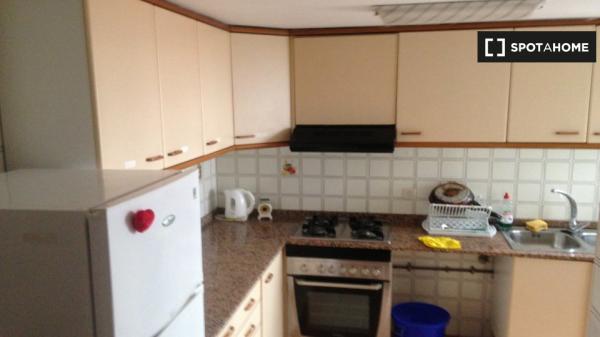 Dulce habitación para alquilar en apartamento de 4 camas, La Saïdia, Valencia