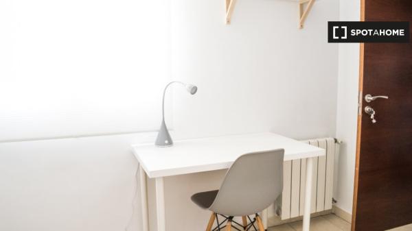 Habitación en apartamento de 4 dormitorios en Poblats Marítims, Valencia