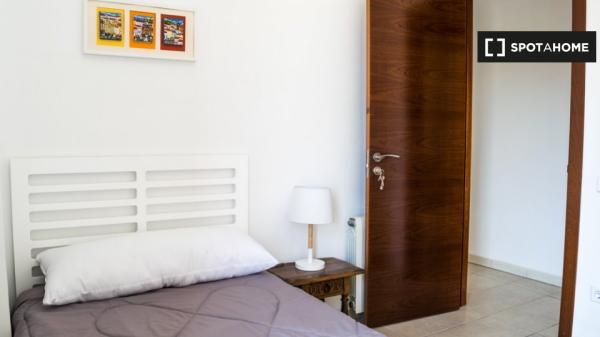 Habitación en apartamento de 4 dormitorios en Poblats Marítims, Valencia