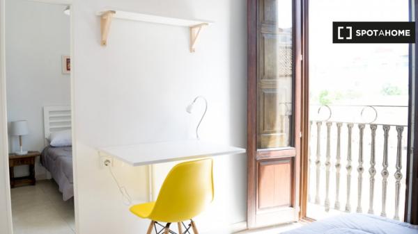 Habitación en apartamento de 4 dormitorios en Poblats Marítims, Valencia