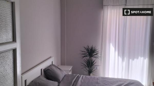 Room for rent in 4-bedroom apartment in Sant Blai, Alicante