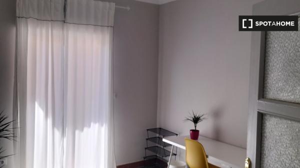 Room for rent in 4-bedroom apartment in Sant Blai, Alicante