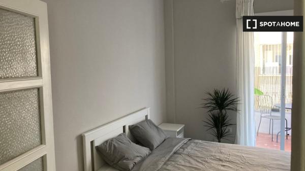 Room for rent in 4-bedroom apartment in Sant Blai, Alicante