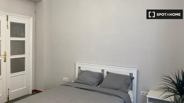 Room for rent in 4-bedroom apartment in Sant Blai, Alicante