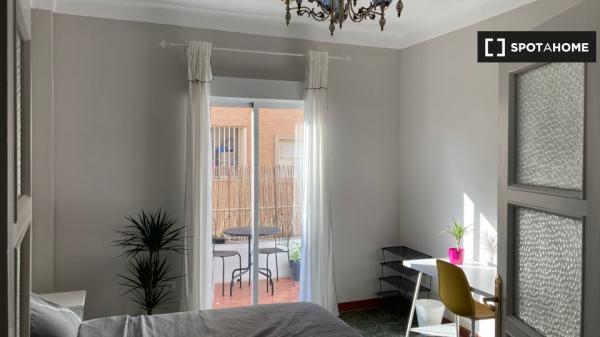 Room for rent in 4-bedroom apartment in Sant Blai, Alicante