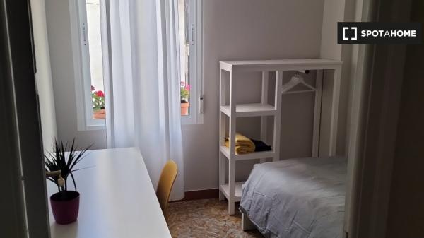 Room for rent in 4-bedroom apartment in Sant Blai, Alicante