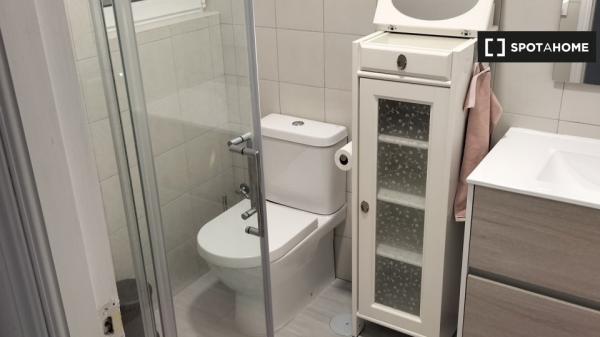 Room for rent in 4-bedroom apartment in Sant Blai, Alicante