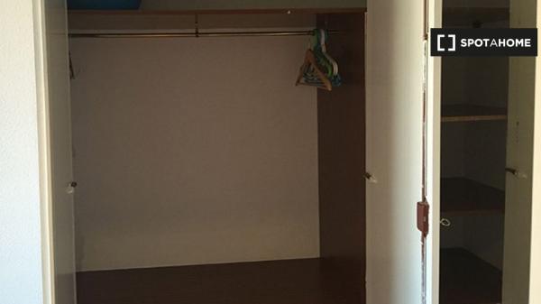 Zimmer zu vermieten in 4-Zimmer-Wohnung in La Saïdia, Valencia