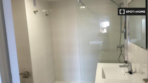 Zimmer zu vermieten in 4-Zimmer-Wohnung in La Saïdia, Valencia