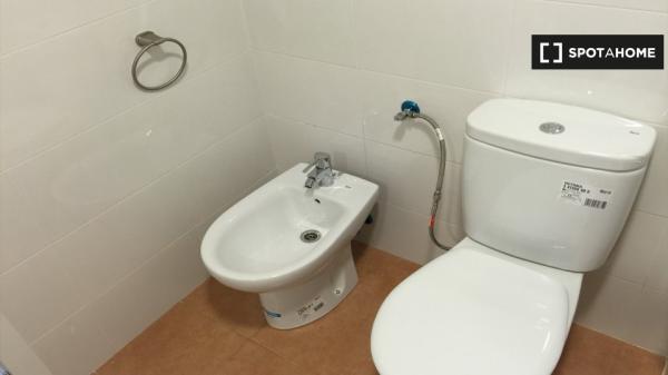 Zimmer zu vermieten in 4-Zimmer-Wohnung in La Saïdia, Valencia