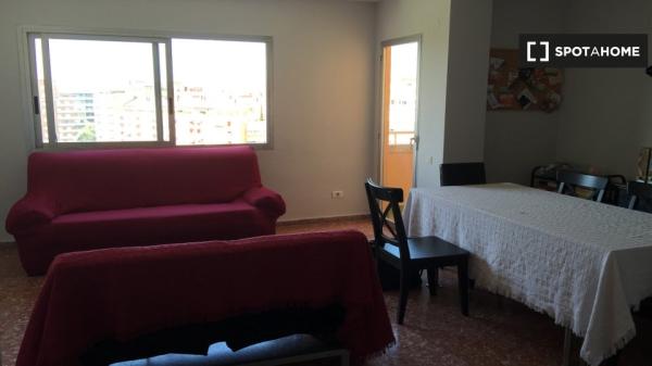 Zimmer zu vermieten in 4-Zimmer-Wohnung in La Saïdia, Valencia