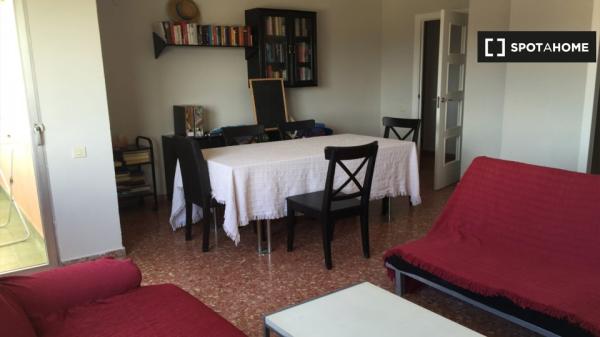 Zimmer zu vermieten in 4-Zimmer-Wohnung in La Saïdia, Valencia