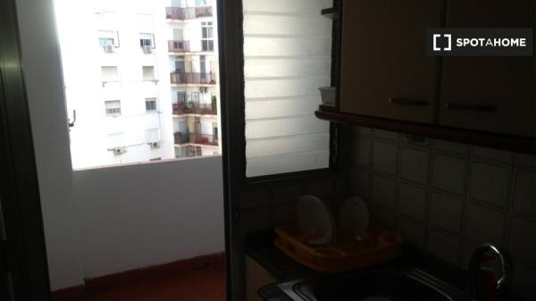 Zimmer zu vermieten in 4-Zimmer-Wohnung in La Saïdia, Valencia