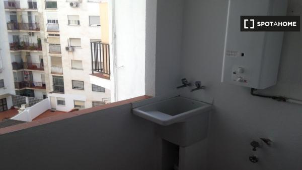 Zimmer zu vermieten in 4-Zimmer-Wohnung in La Saïdia, Valencia