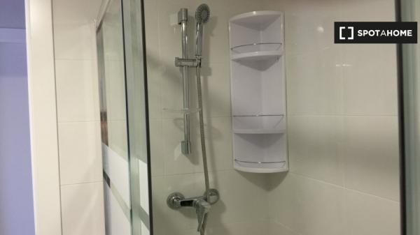 Zimmer zu vermieten in 4-Zimmer-Wohnung in La Saïdia, Valencia