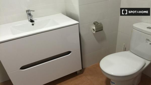 Zimmer zu vermieten in 4-Zimmer-Wohnung in La Saïdia, Valencia