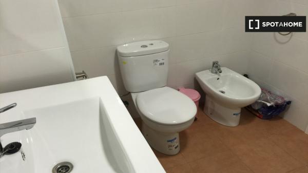 Zimmer zu vermieten in 4-Zimmer-Wohnung in La Saïdia, Valencia