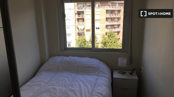 Zimmer in 4-Zimmer-Wohnung in El Pla del Real, Valencia