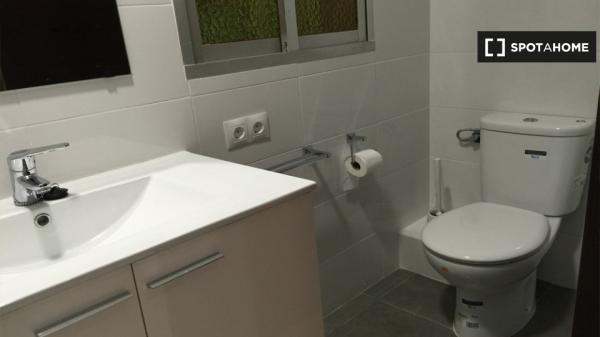 Room for rent in 6-bedroom apartment in Algirós, Valencia