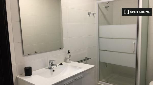 Room for rent in 6-bedroom apartment in Algirós, Valencia