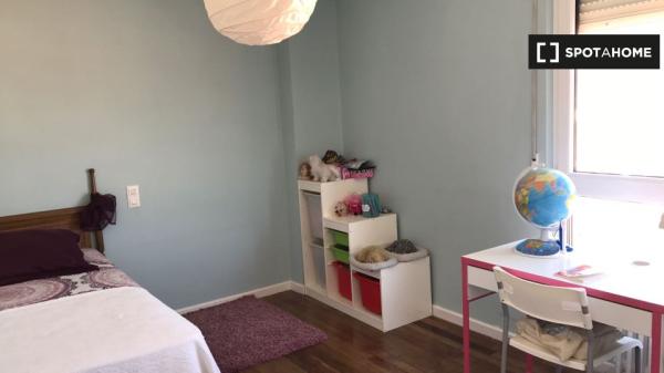 Piso completo de 4 dormitorios en Bilbao