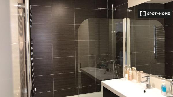 Piso completo de 4 dormitorios en Bilbao