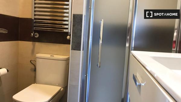 Piso completo de 4 dormitorios en Bilbao