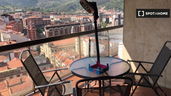 Piso completo de 4 dormitorios en Bilbao