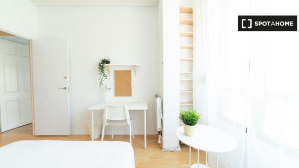 Habitaciones en piso de 4 dormitorios en alquiler en Zorrozaurre, Bilbao