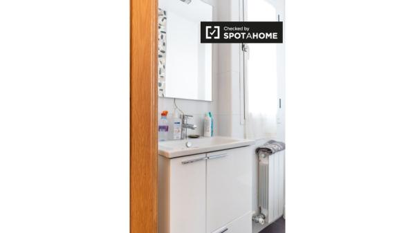 Piso de 4 dormitorios en alquiler en Barriada De La Paz, Granada