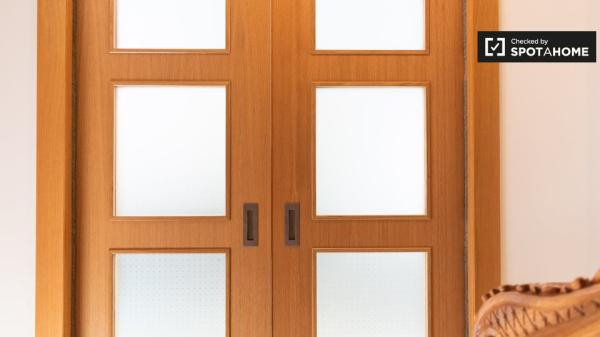 Piso de 4 dormitorios en alquiler en Barriada De La Paz, Granada