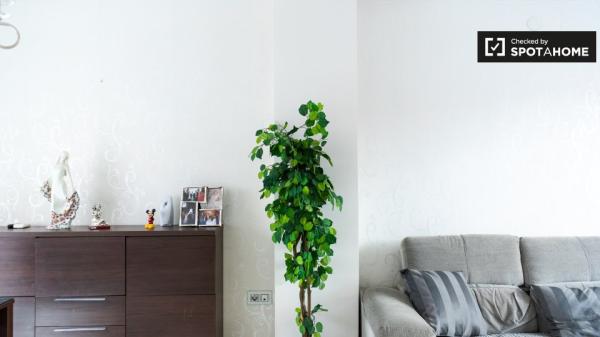 Piso de 4 dormitorios en alquiler en Barriada De La Paz, Granada