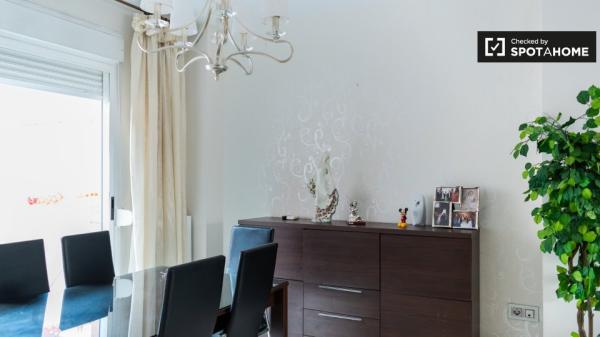 Piso de 4 dormitorios en alquiler en Barriada De La Paz, Granada