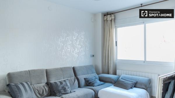 Piso de 4 dormitorios en alquiler en Barriada De La Paz, Granada