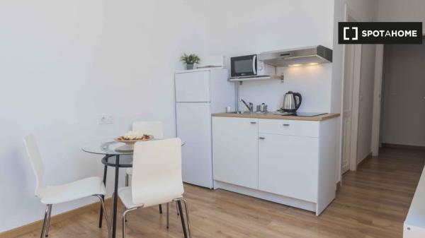 ¡Apartamento de 2 dormitorios en alquiler en el centro de Granada!