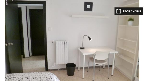 Alquiler de habitaciones en piso de 6 dormitorios en Arrabal, Zaragoza