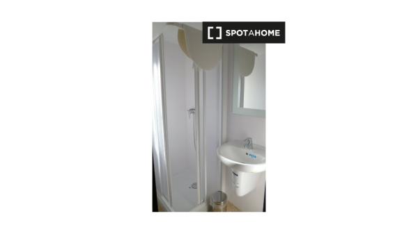 Alquiler de habitaciones en piso de 6 dormitorios en Arrabal, Zaragoza