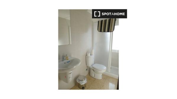 Alquiler de habitaciones en piso de 6 dormitorios en Arrabal, Zaragoza